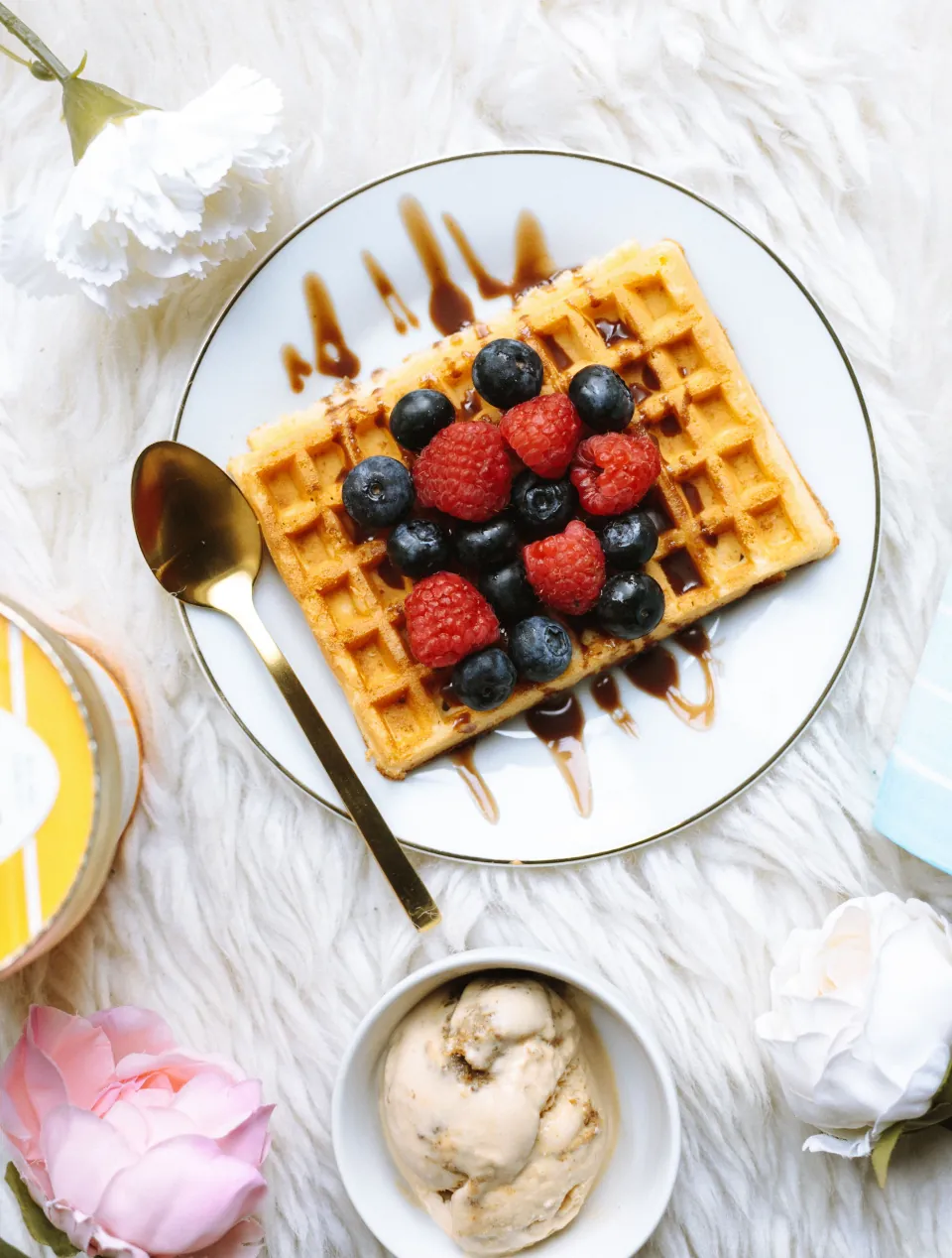 Waffle crujiente con frutos rojos, como nuestros wafflebowl
